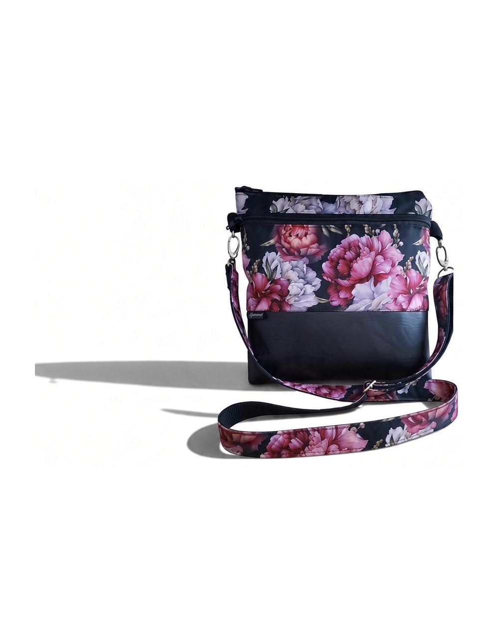 Crossbody kabelka s pivonkami